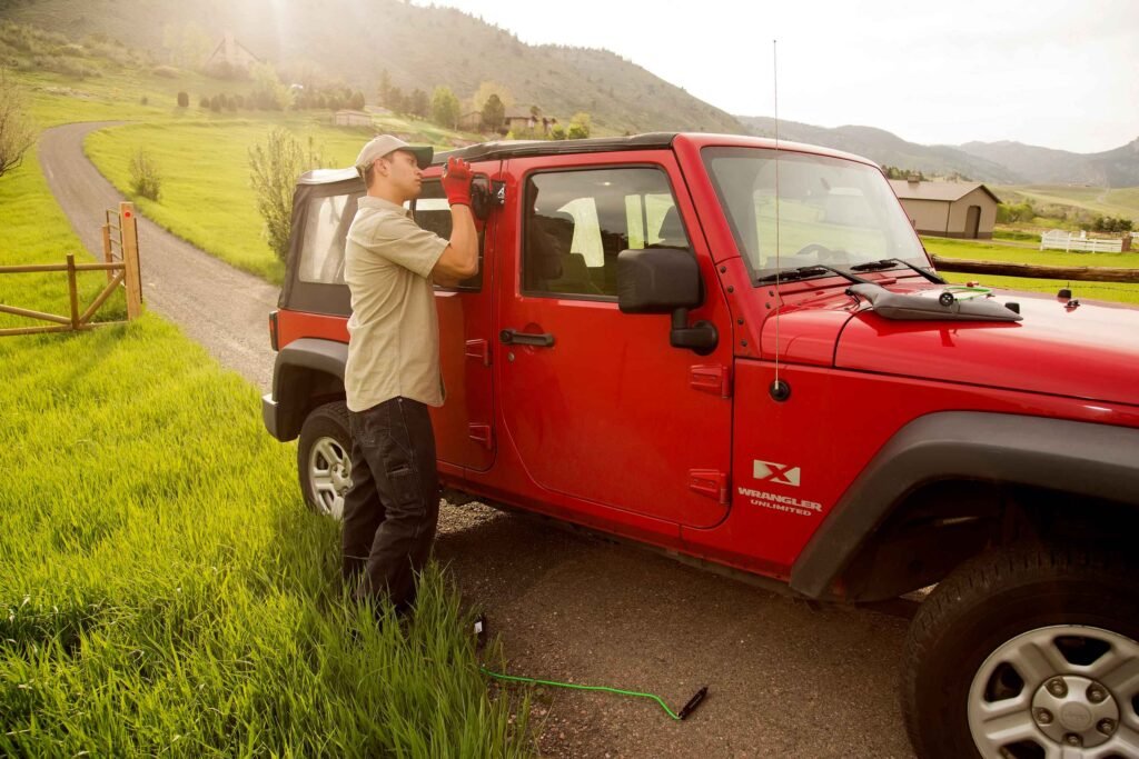 tow truck company provides car lockout service